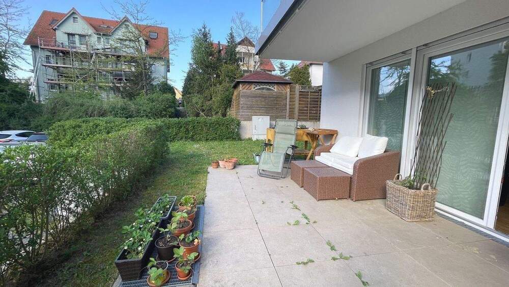 Schicke und moderne Eigentumswohnung mit Terrasse, Gartenanteil und Außenstellplatz in Jena 3 zimmer