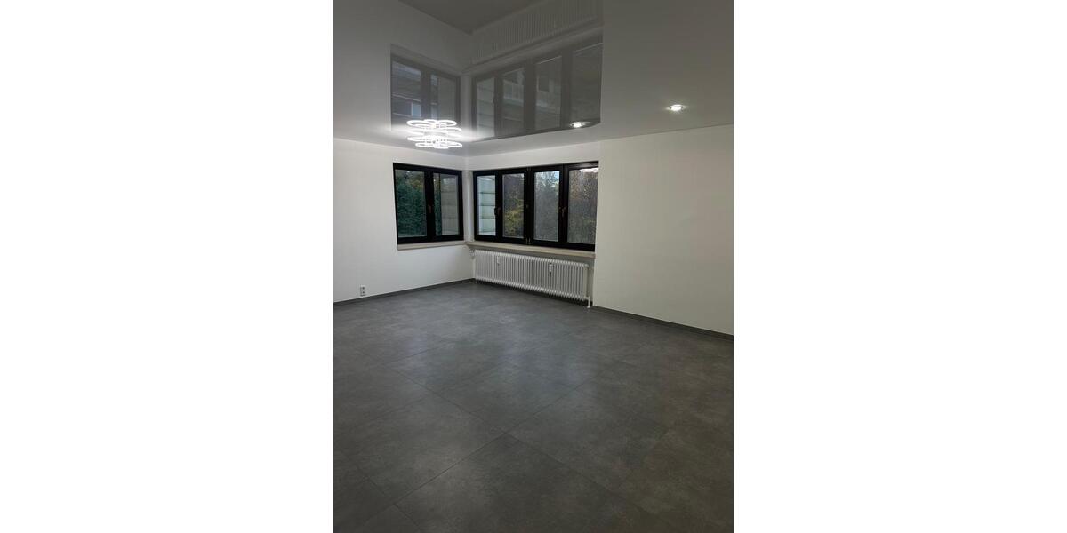 Renovierte Eigentumswohnung mit Balkon & Aufzug 3 zimmer