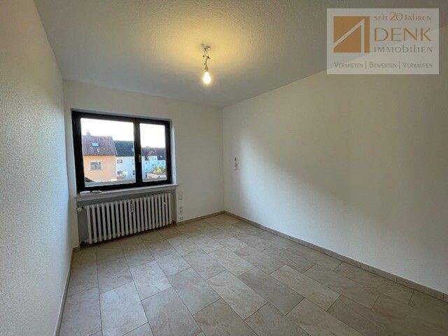 Familienglück garantiert - Großzügige 5-Zimmer- Wohnung mit Balkon in Buchbrunn 5 zimmer