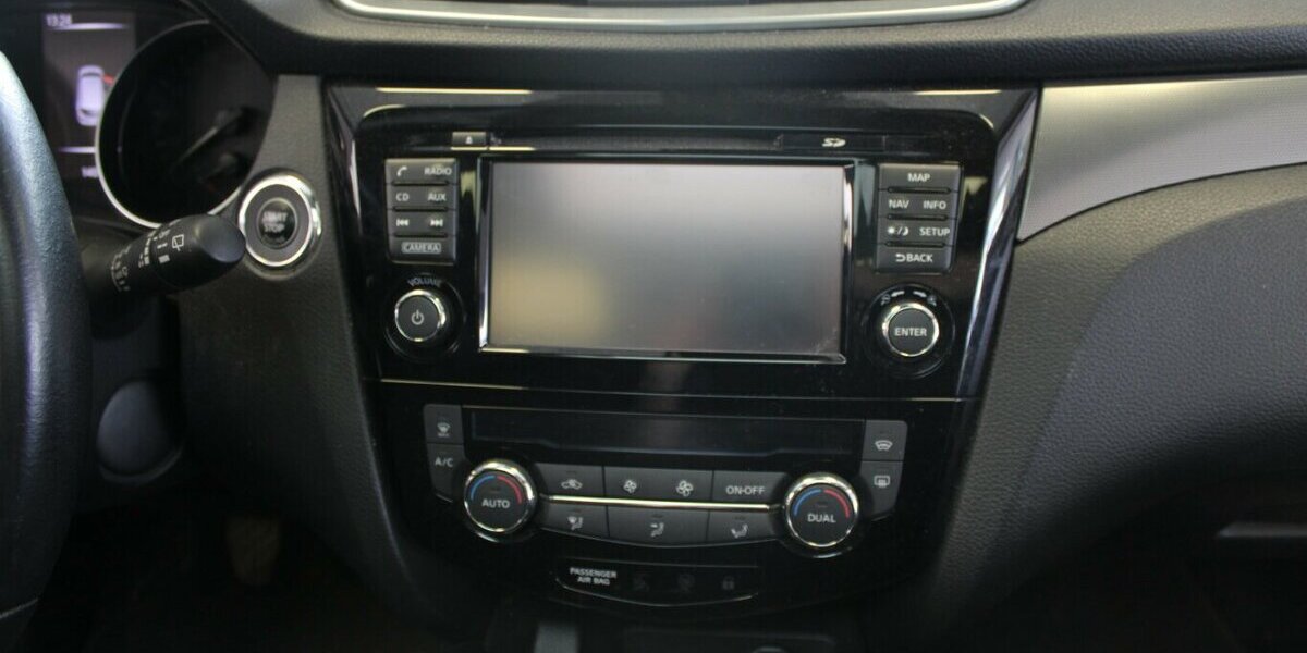 Nissan Qashqai 1.2 DIC-T N-Connecta - Panorama - 99.853 km 11.980 &euro; Euskirchen 53881