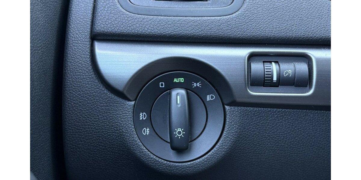 Skoda Yeti 1.2 TSI Drive KAMERA/NAVI/CARPLAY/1.HAND 92.596 km 11.900 &euro; Villingen-Schwenningen 78054