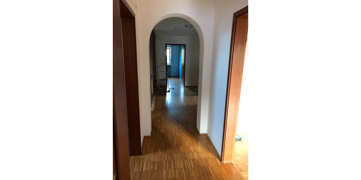 Dachgeschoßwohnung Uffenheim - 3 Zimmer, 120 m&sup2;, 950&euro; | Angebot:26553411