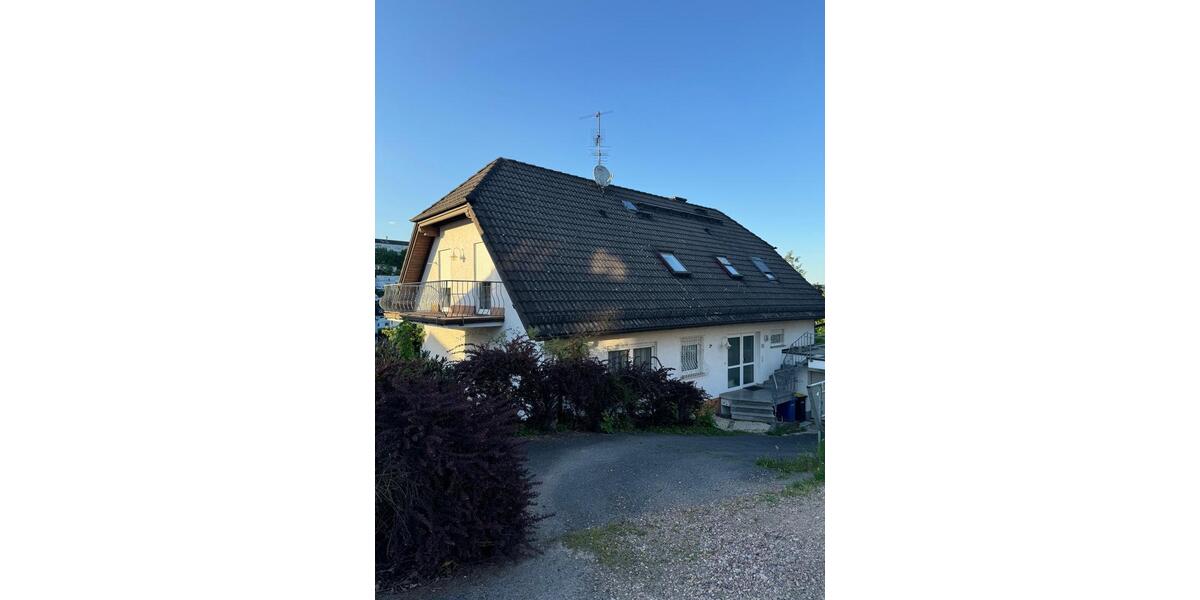 charmante 4 -Zimmer Wohnung mit Doppelgarage und EBK 4 zimmer