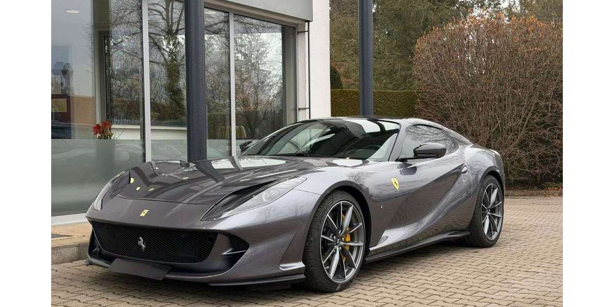 Ferrari 812 4.350 km 494.900 &euro; Grünwald 82031