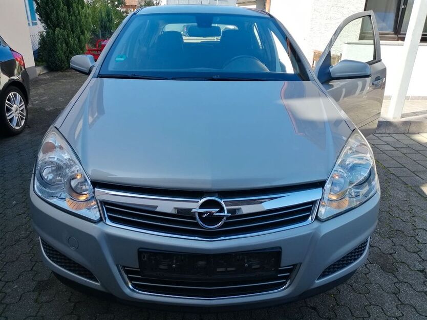 Opel Astra 148.000 km 2.950 € Rheinhausen 79365