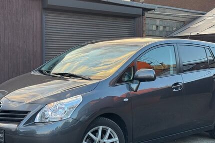 Toyota Verso 63.000 km 9.900 &euro; Duisburg 47179