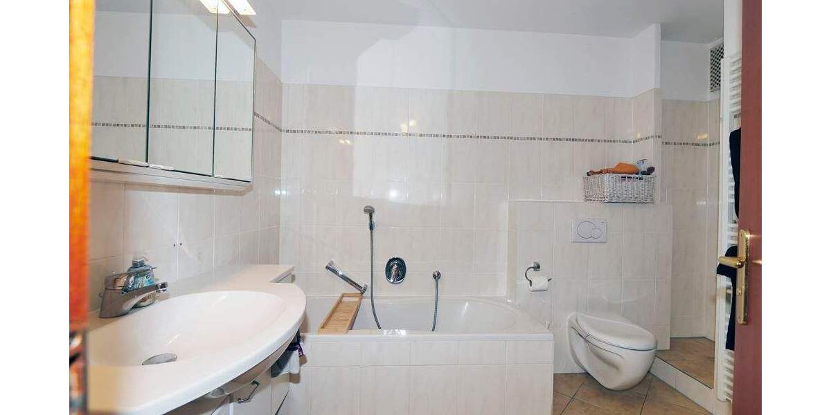 Reihenmittelhaus Bad Honnef - 5 Zimmer, 140 m&sup2;, 1.320&euro; | Angebot:25385332