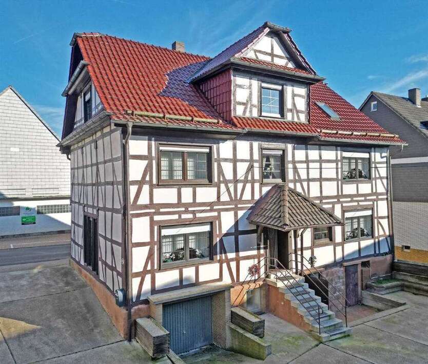 Haus zum Kaufen in Baunatal 345.000 € 290 m²