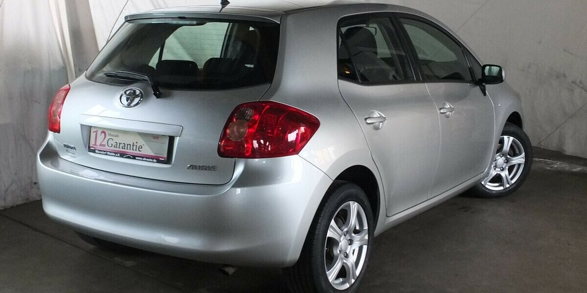 Toyota Auris 1.6i SOL ALLE INSPEKTIONEN GARAGENWAGEN 174.885 km 4.998 &euro; Köln 50858