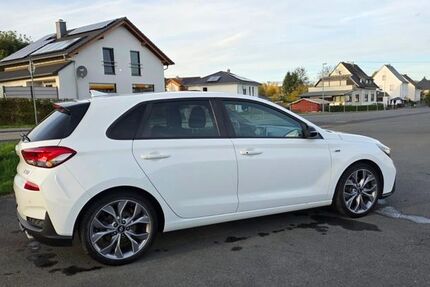 Hyundai i30 77.464 km 15.600 € Boden 56412