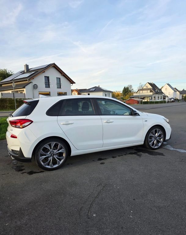 Hyundai i30 77.464 km 15.600 € Boden 56412
