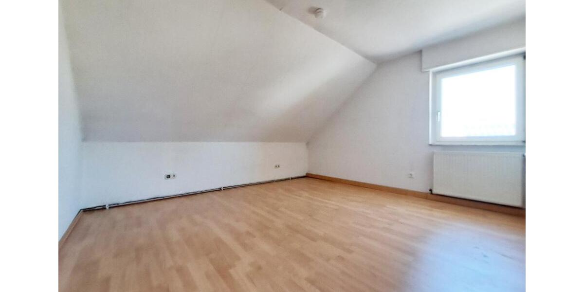 Dachgeschoßwohnung Viernheim - 3 Zimmer, 63 m&sup2;, 700&euro; | Angebot:25538256