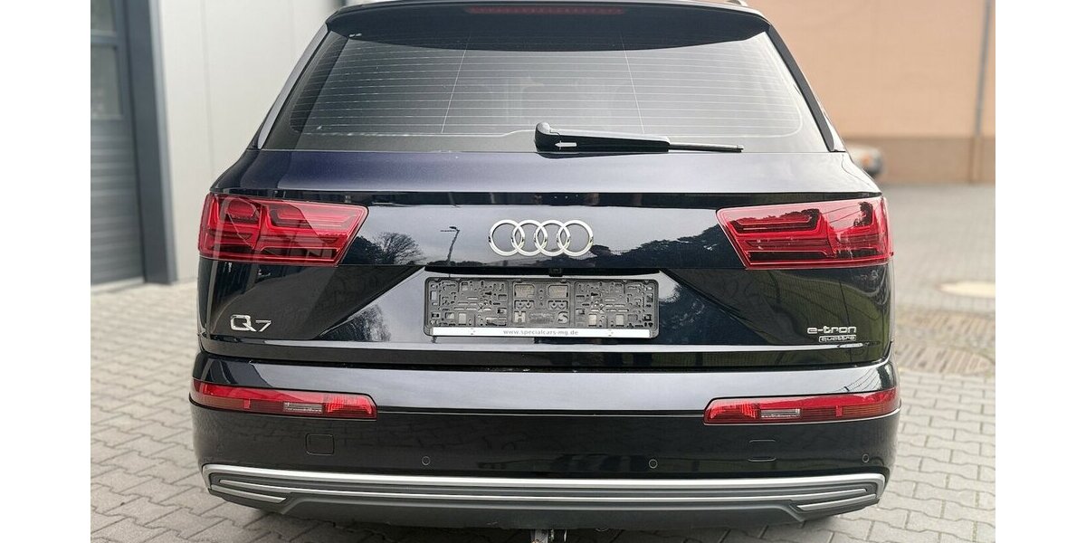 Audi Q7 3.0 TDI e-tron quattro / Panorama / Kamera 179.000 km 30.900 € Mönchengladbach 41066