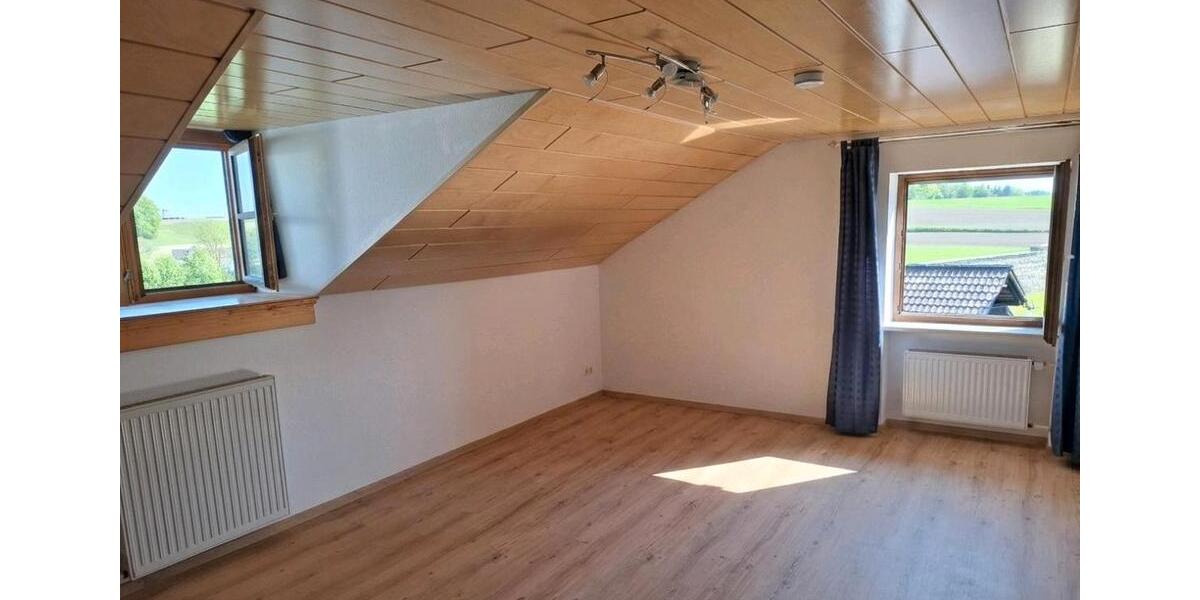 Dachgeschoßwohnung Burgkirchen an der Alz - 2.5 Zimmer, 70 m&sup2;, 750&euro; | Angebot:25309043