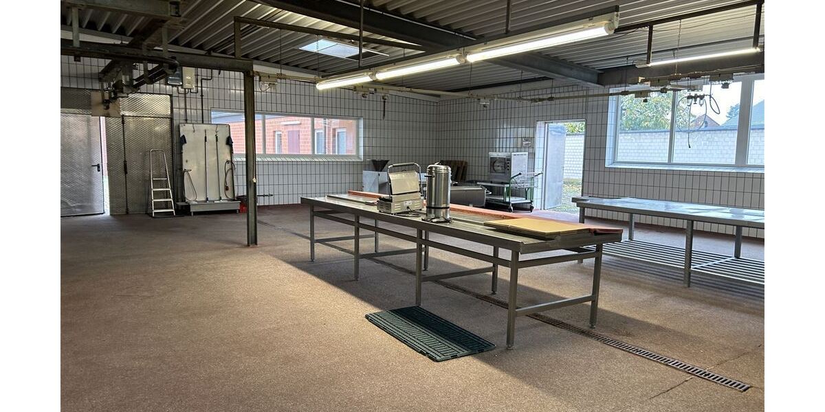 Im Herzen von Nienburg: Interessante Gewerbeeinheit in TOP Lage mit Ladenlokal, Wohnung und Halle - Gewerbeobjekt Nienburg (Weser) | Angebot:26489508