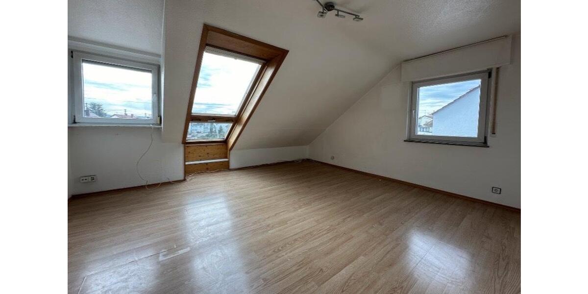 Dachgeschoßwohnung Korb - 3 Zimmer, 49 m&sup2;, 925&euro; | Angebot:25873598