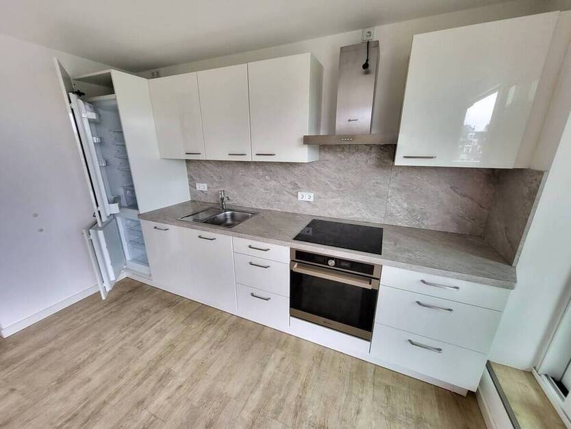 Exklusiv: Sanierte 3-Zi.-Wohnung mit Carport, Aufzug, Balkon & traumhaftem DOM-Blick am Mühlenteich