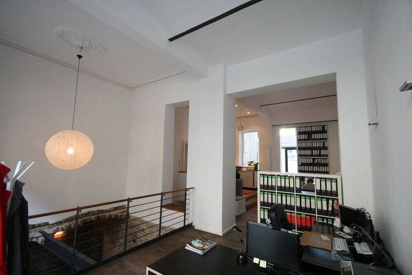 Arbeitsplatz in sympathischer Bürogemeinschaft in der Kölner Südstadt - All-in-Miete