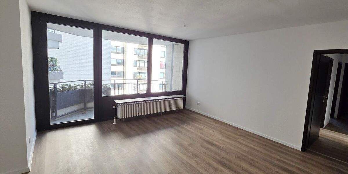 Renovierte 3-Zimmer-Wohnung mit neuem Boden, neuen Wänden, Balkon, Wannenbad, Gäste-WC, Aufzug 3 zimmer