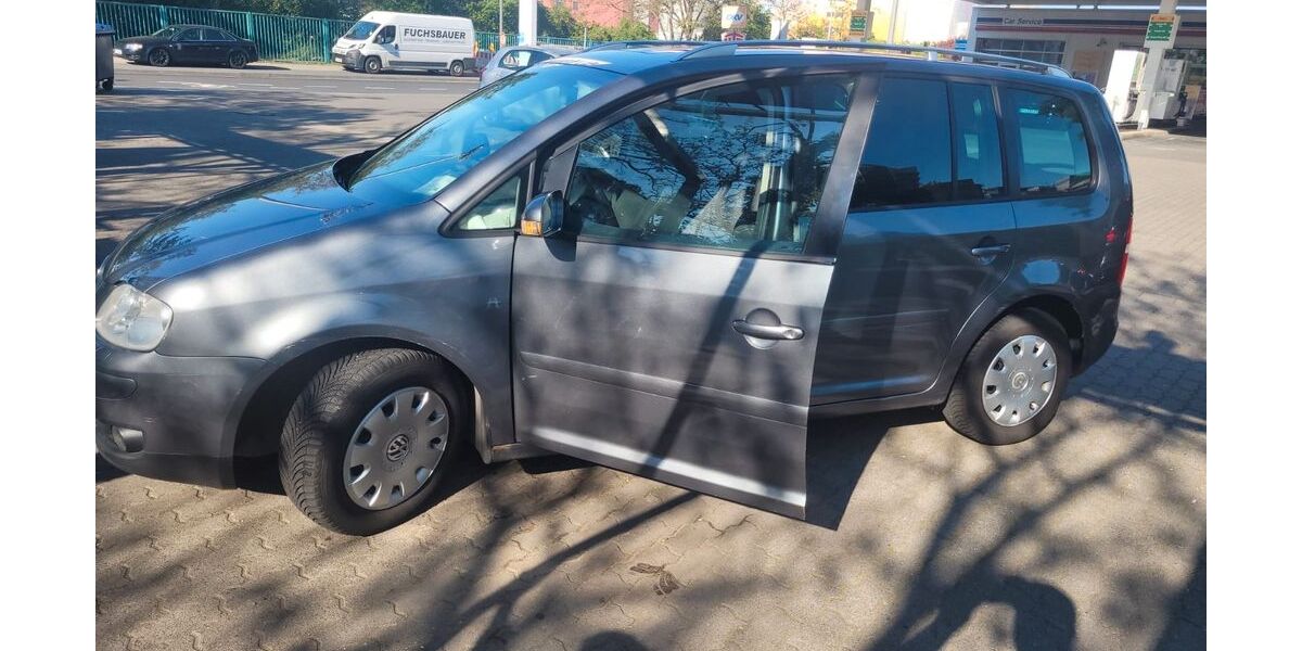 VW Touran 268.998 km 3.000 &euro; Frankfurt am Main 60389