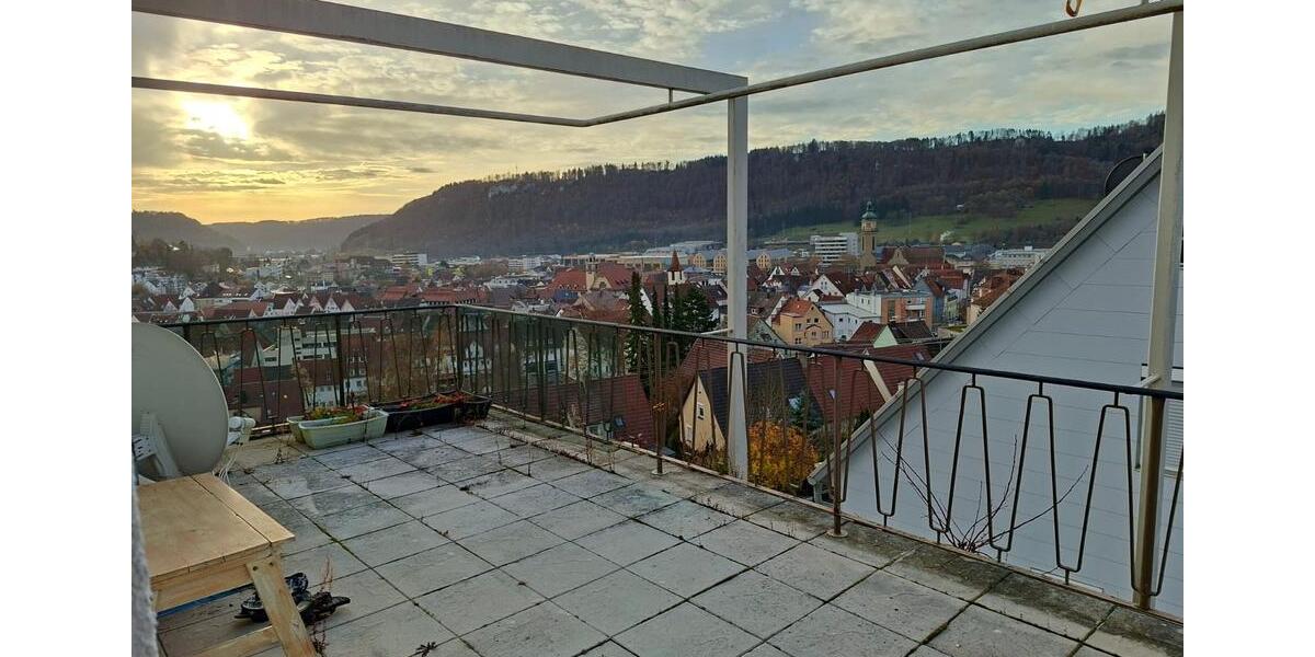 Helle 110 m2 Wohnung mit großer Dachterrasse in Ebingen 4 zimmer