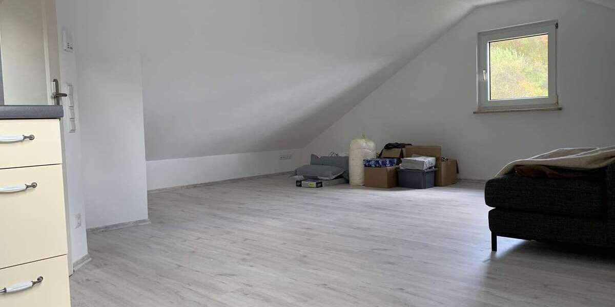 Etagenwohnung Schwanfeld - 1 Zimmer, 50 m&sup2;, 400&euro; | Angebot:26422842