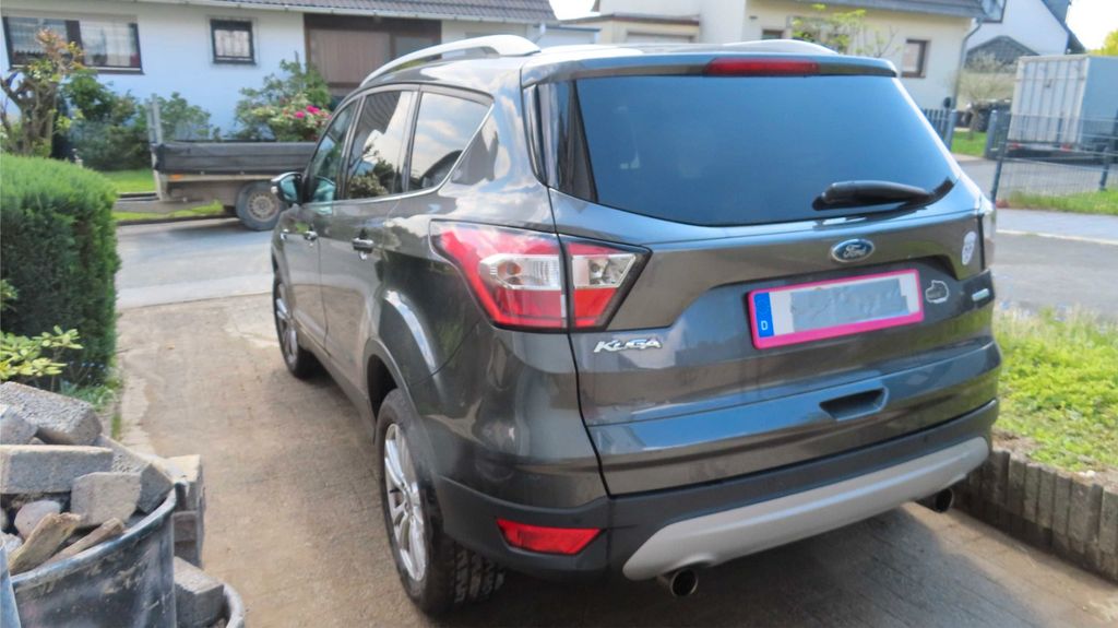 Ford Kuga 87.300 km 10.900 &euro; Wuppertal 42109