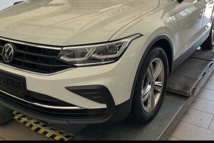 VW Tiguan 49.000 km 29.930 &euro; Öhringen 74613