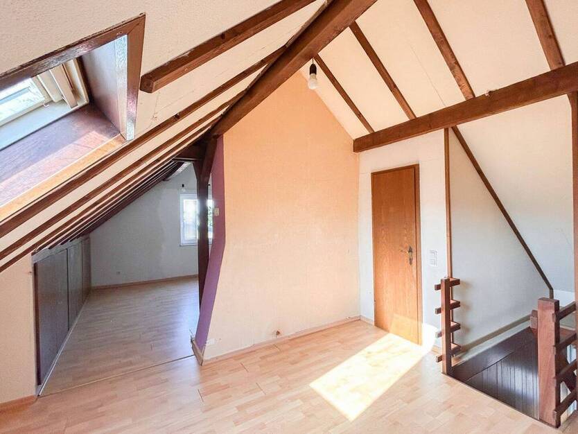 Einmalige Gelegenheit: Zweifamilienhaus mit Garten und Garage in Übach-Palenberg