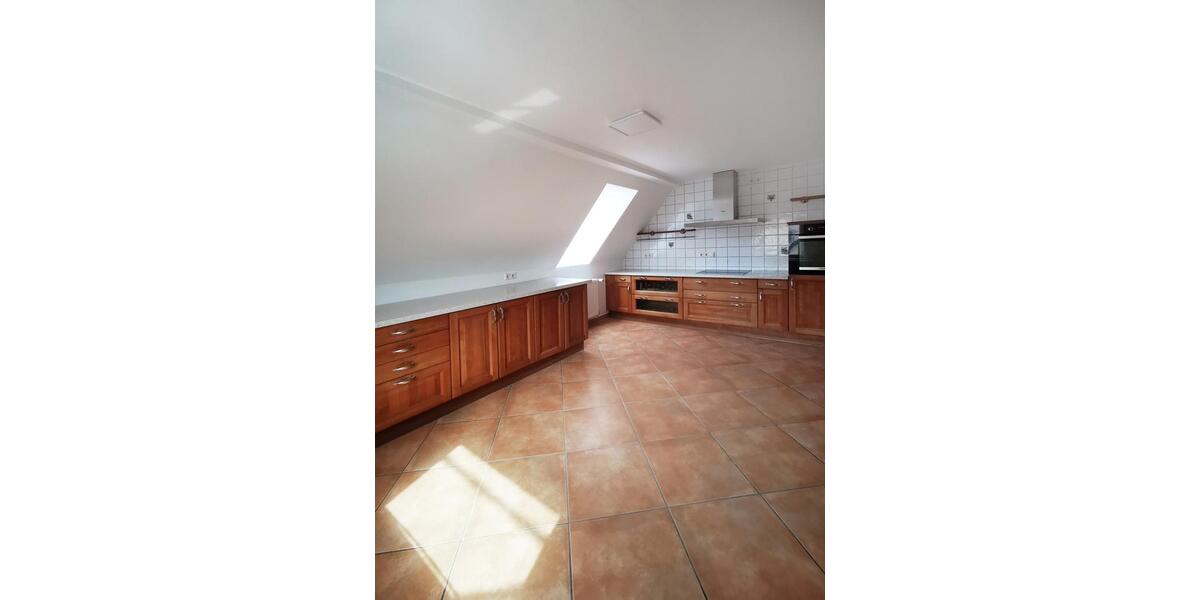 Dachgeschoßwohnung Hartheim am Rhein - 5 Zimmer, 132 m&sup2;, 1.584&euro; | Angebot:25106805