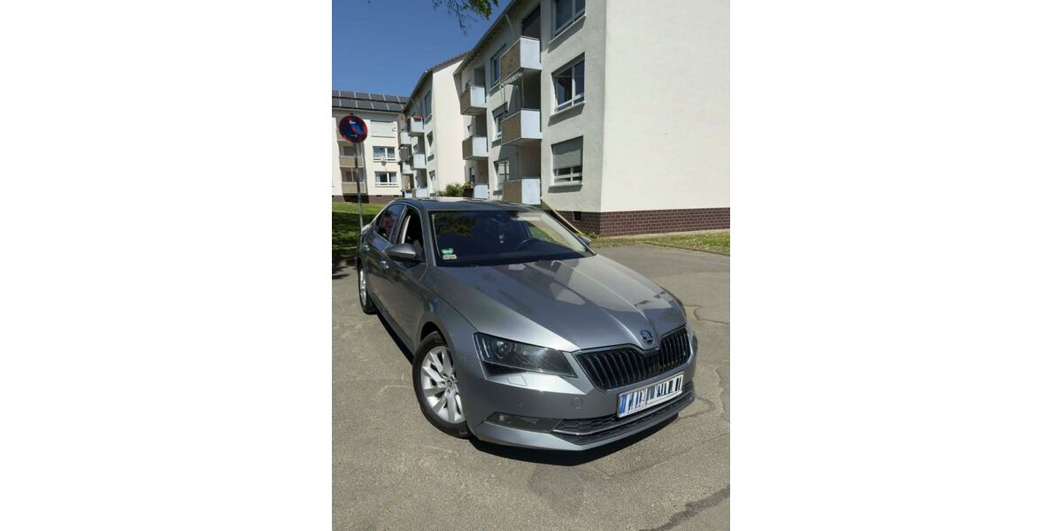 Skoda Superb 208.000 km 11.899 &euro; Butzbach 35510