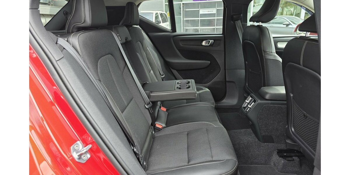Volvo XC40 T4 MOMENTUM AWD/KLIMA/LEDER/ PRO-PAKET/LED 52.808 km 26.900 &euro; Villingen-Schwenningen 78054
