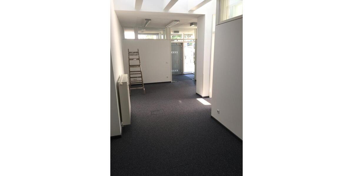 Vielseitige nutzbare moderne Gewerbeimmobilie in St. Ingbert zimmer