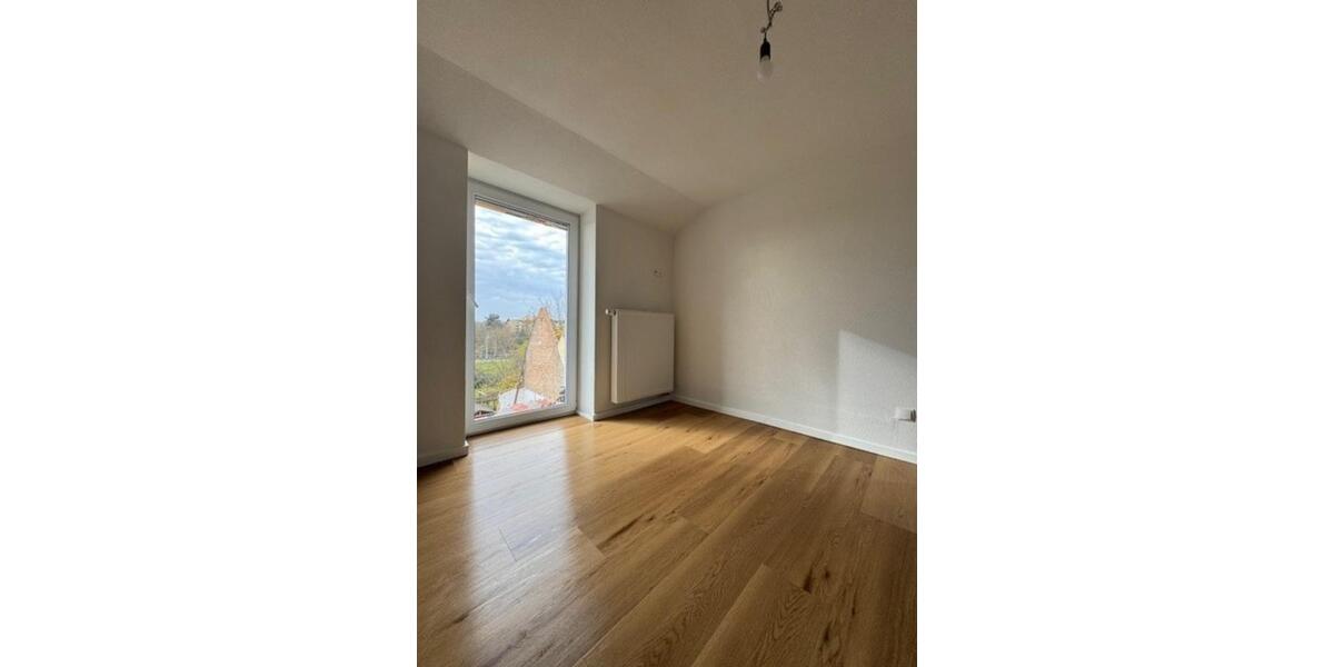Dachgeschoßwohnung Karlsruhe Neureut - 4 Zimmer, 70 m&sup2;, 1.300&euro; | Angebot:25959537