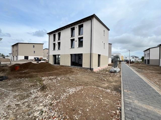 Erstbezug im Niedrigenergiehaus – Doppelhaushälfte in Biblis ab 15. November zur Miete