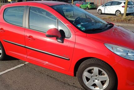 Peugeot 207 144.000 km 2.950 &euro; Köln 50823