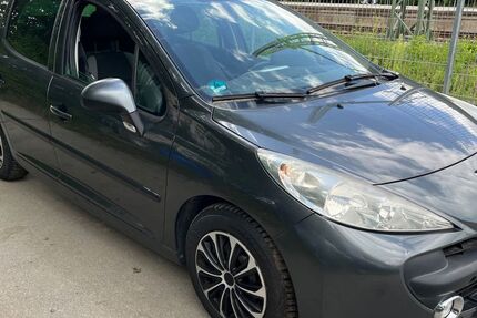 Peugeot 207 134.111 km 2.990 &euro; München 81929