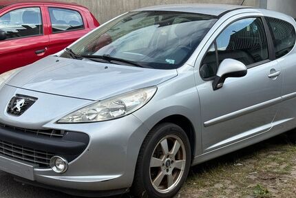Peugeot 207 122.000 km 1.100 &euro; Saarbrücken - Burbach 66115