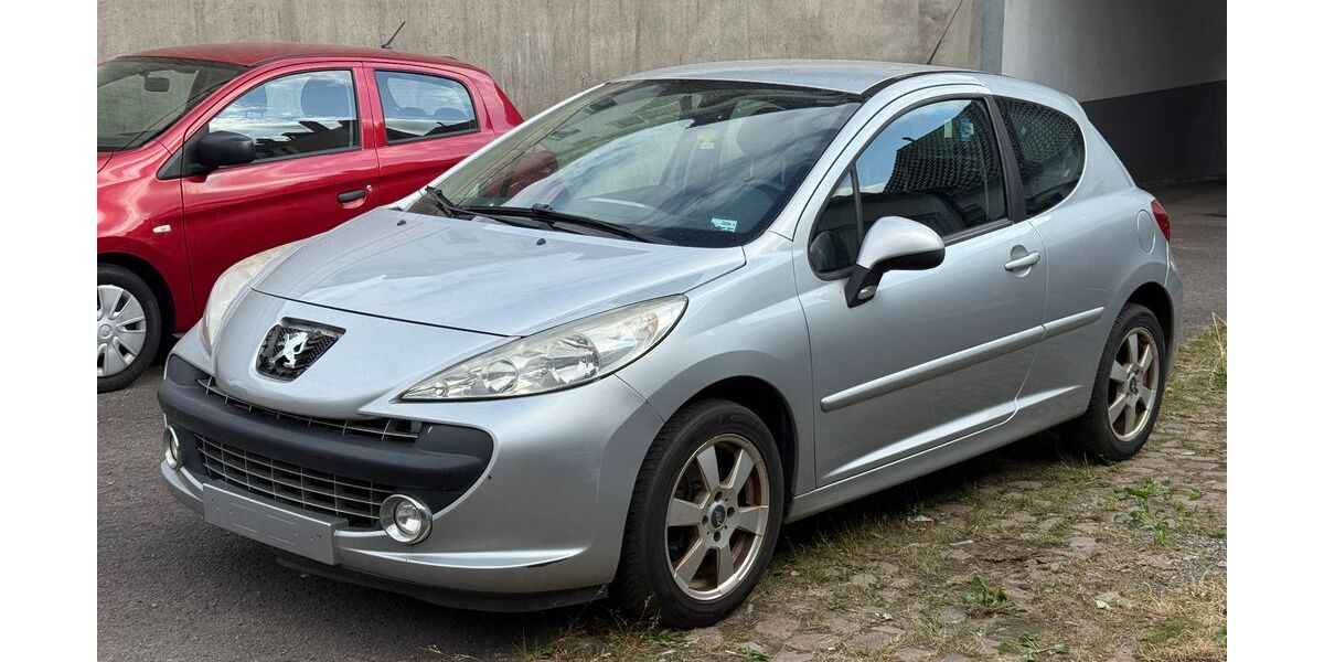 Peugeot 207 122.000 km 1.100 &euro; Saarbrücken - Burbach 66115