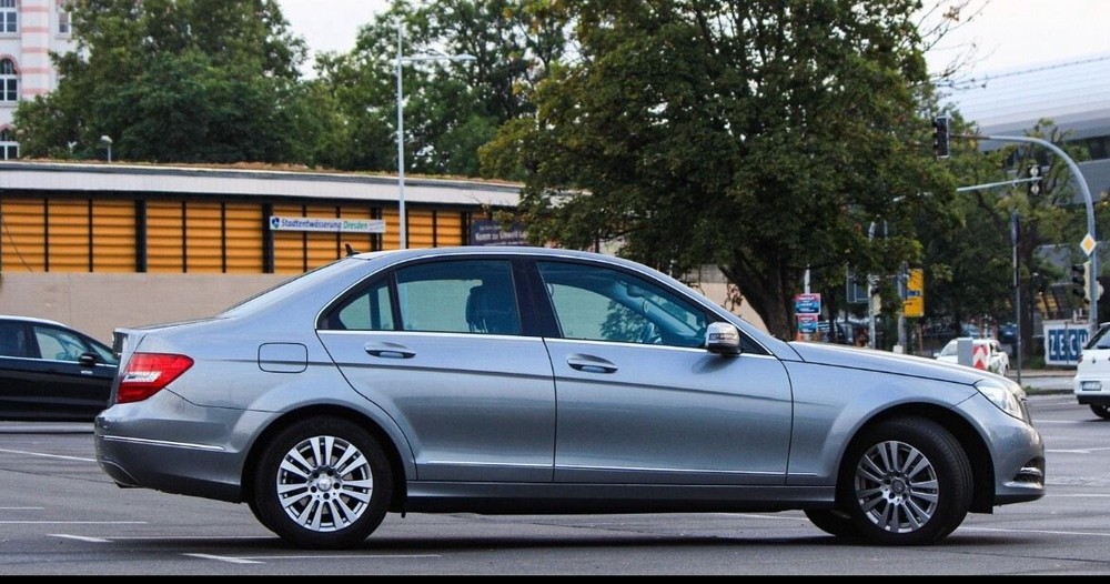 Mercedes-Benz C 180 109.000 km 12.500 &euro; Dresden 01067