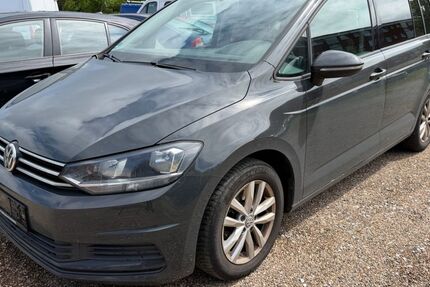 VW Touran 210.700 km 8.450 &euro; Stade 21680