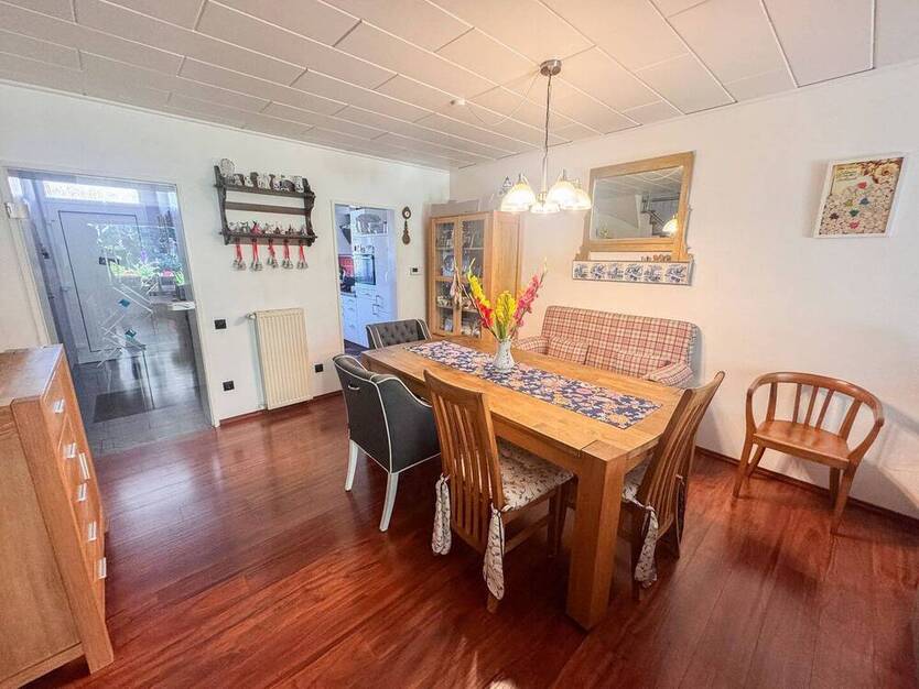 Familienfreundliches Reihenmittelhaus mit Tiefgarage und Garten in ruhiger Lage von Scherpenseel