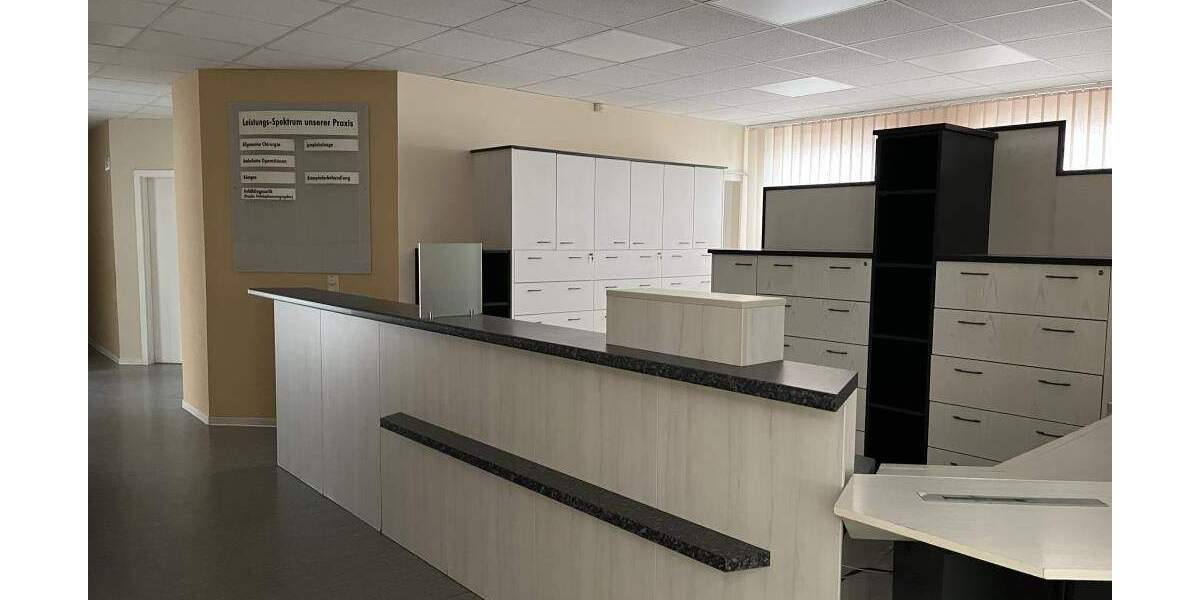 Modern möblierte Arztpraxis in Bischofswerda wartet auf ihren neuen Mieter! 4 zimmer