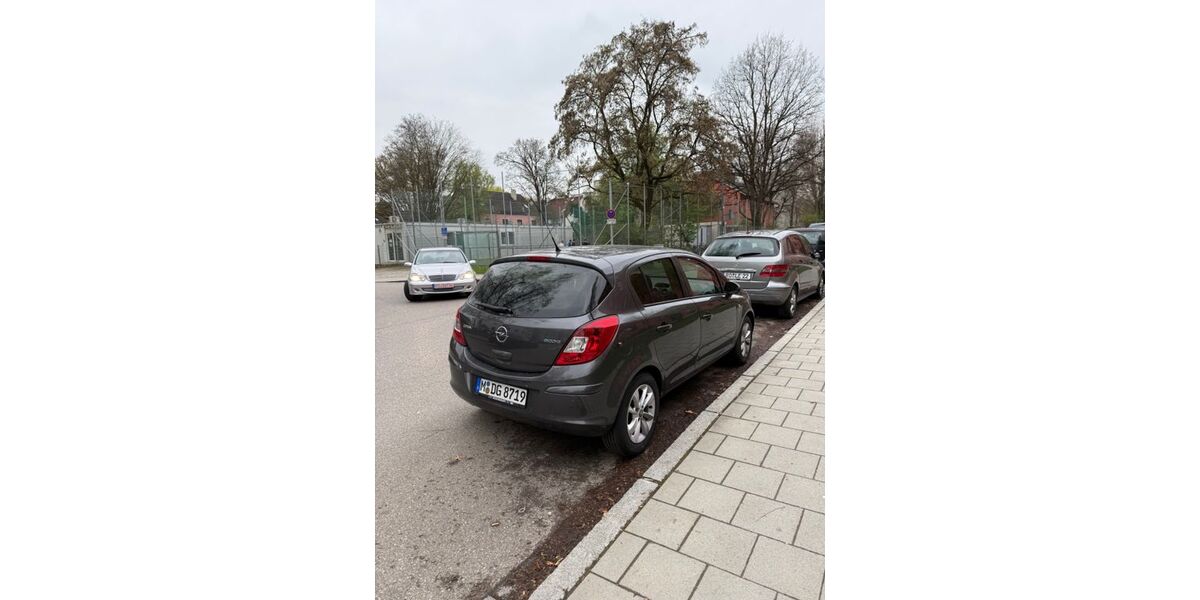 Opel Corsa 105.260 km 3.890 &euro; Rosenheim 83026