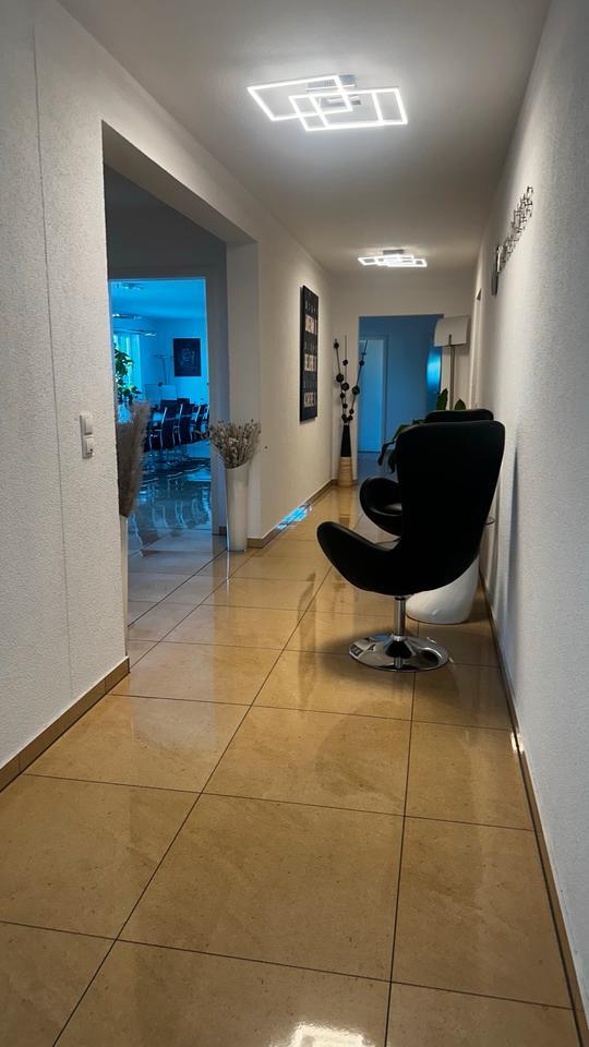 Büro mit Möbel