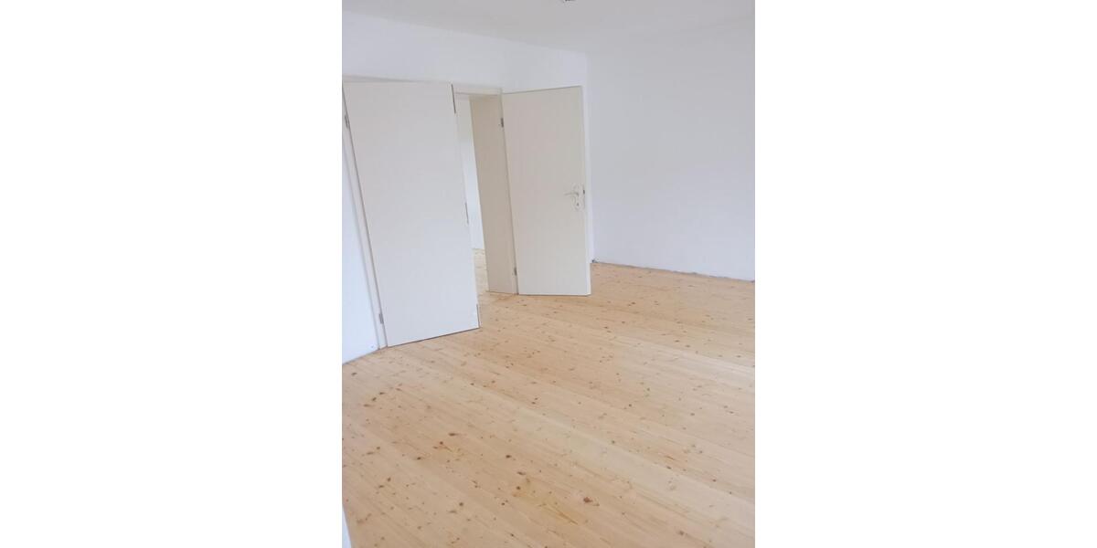 Etagenwohnung Holzkirchen - 3.5 Zimmer, 105 m&sup2;, 1.300&euro; | Angebot:25899379