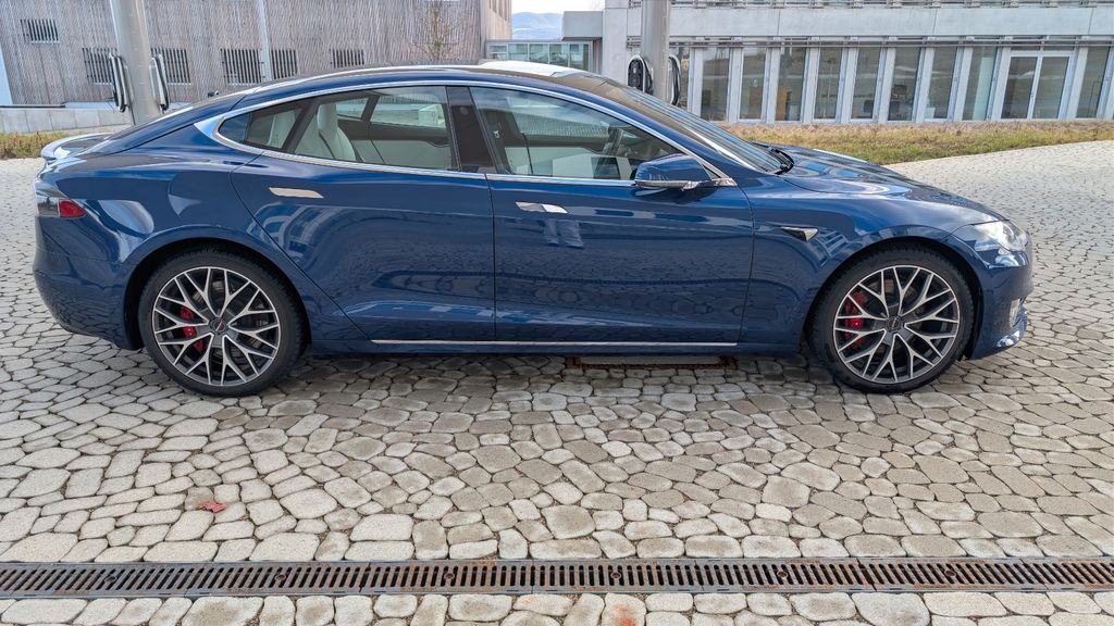 Tesla Model S 61.500 km 40.400 &euro; Schlierbach 73278