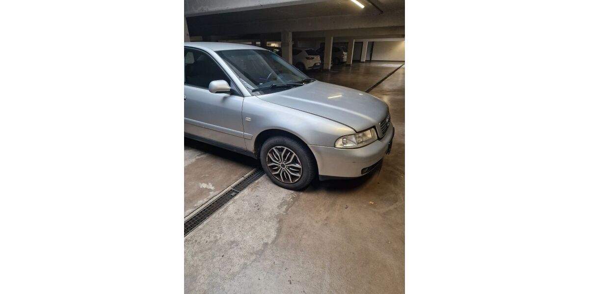 Audi A4 183.000 km 1.800 &euro; Villingen-Schwenningen 78052