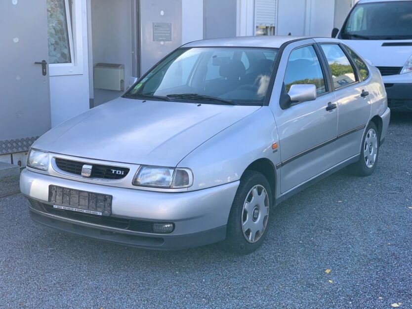 Seat Cordoba 244.444 km 650 € DRESDEN 01259