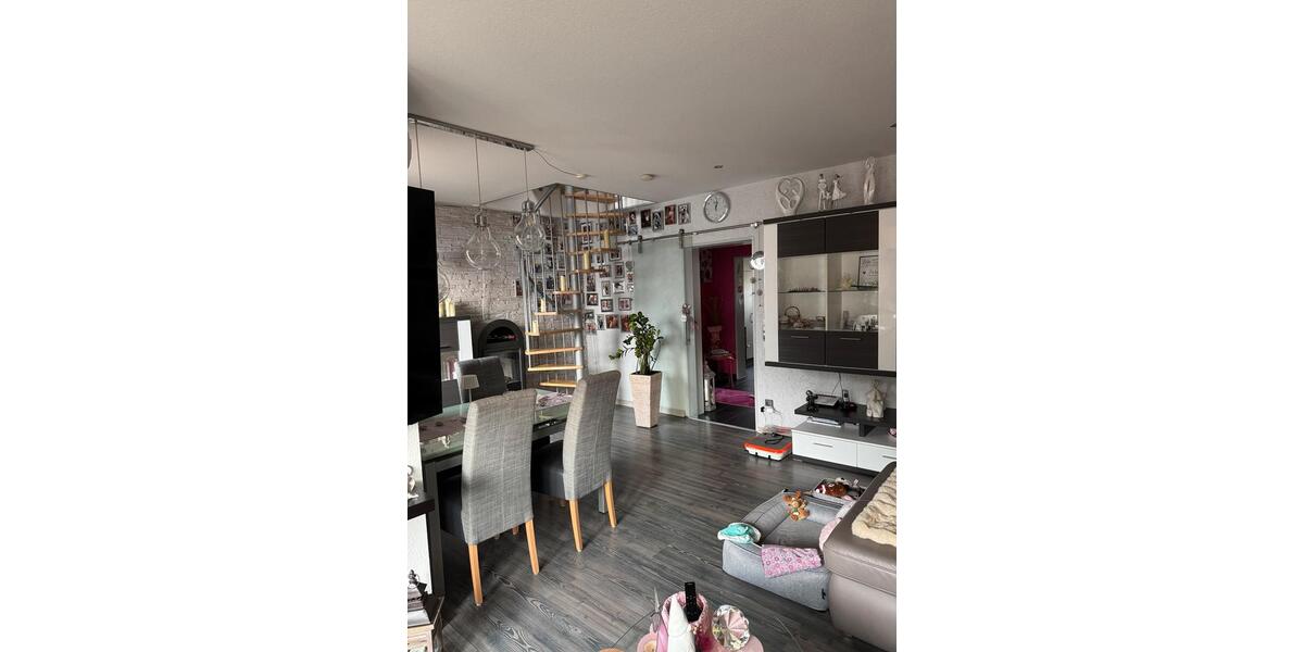 Modern wohnen auf zwei Ebenen - 110 qm Maisonette in Empelde 3.5 zimmer